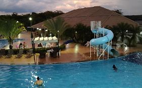 APARTAMENTO DO LAGO, com Churrasqueira privativa , cozinha , internet banda larga, rampa barco e jet, pesqueiro - B101